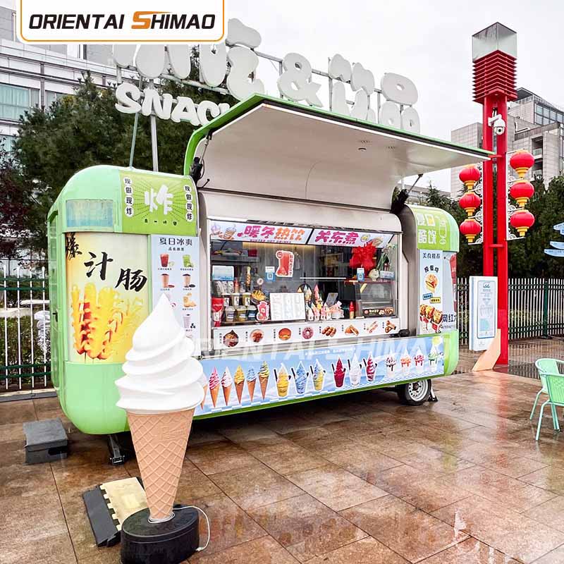 Voedselaanhangwagen met volledige keuken